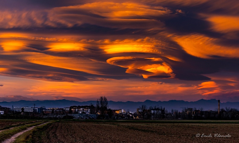 Apocalyptic sky, Barcelona, 2021-12-29, Emili Vilamala